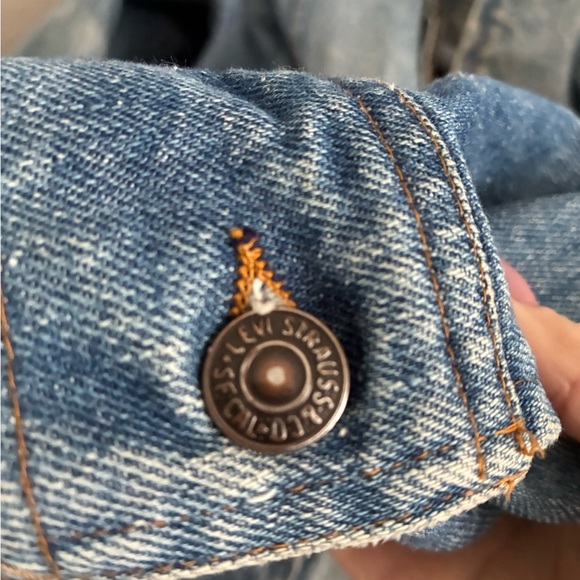 Levi's Classic Blue Denim Jacket - Picture 5 of 7
